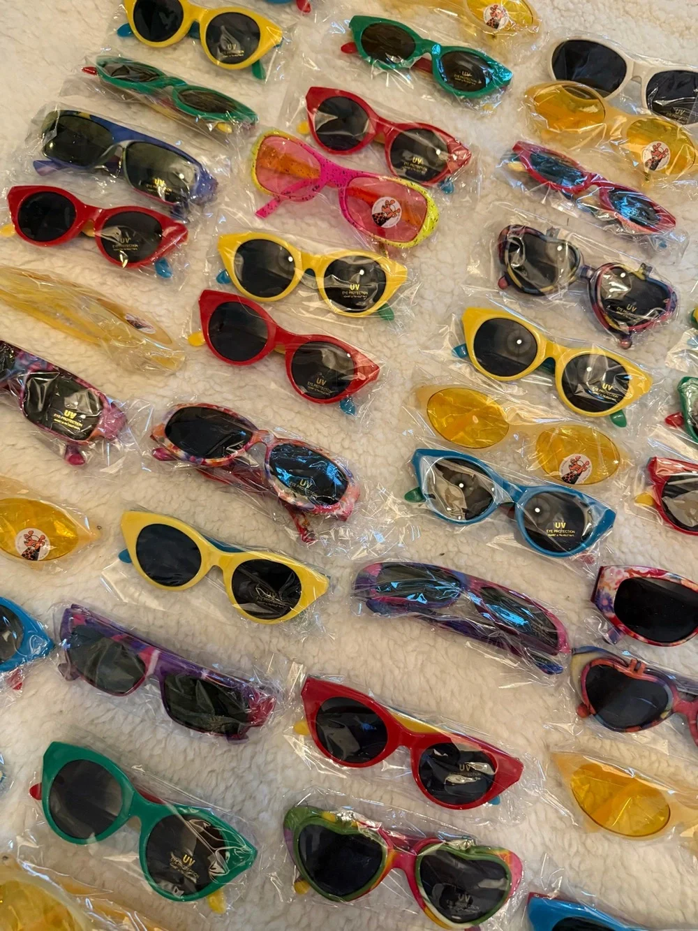 VINTAGE WHOLESALE LOT! 50 90’s Retro Childrens Sunglasses NEW 72602